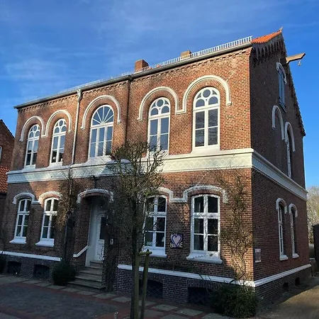 Flood Modern Retreat